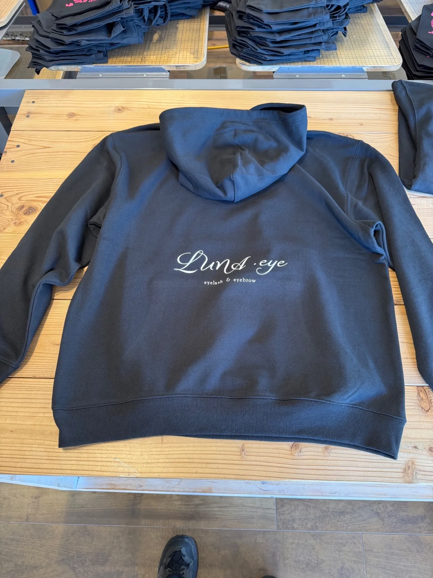 パーカー 白プリント